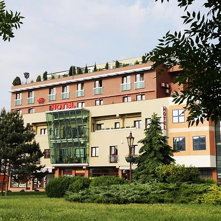 City Hotel Nitra With Free Parking Bagian luar foto
