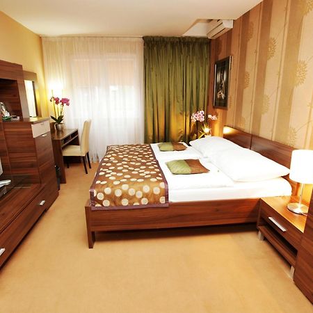 City Hotel Nitra With Free Parking Ruang foto