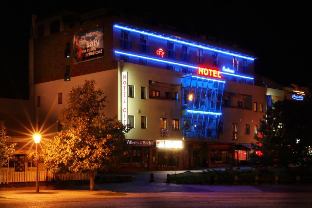 City Hotel Nitra With Free Parking Bagian luar foto