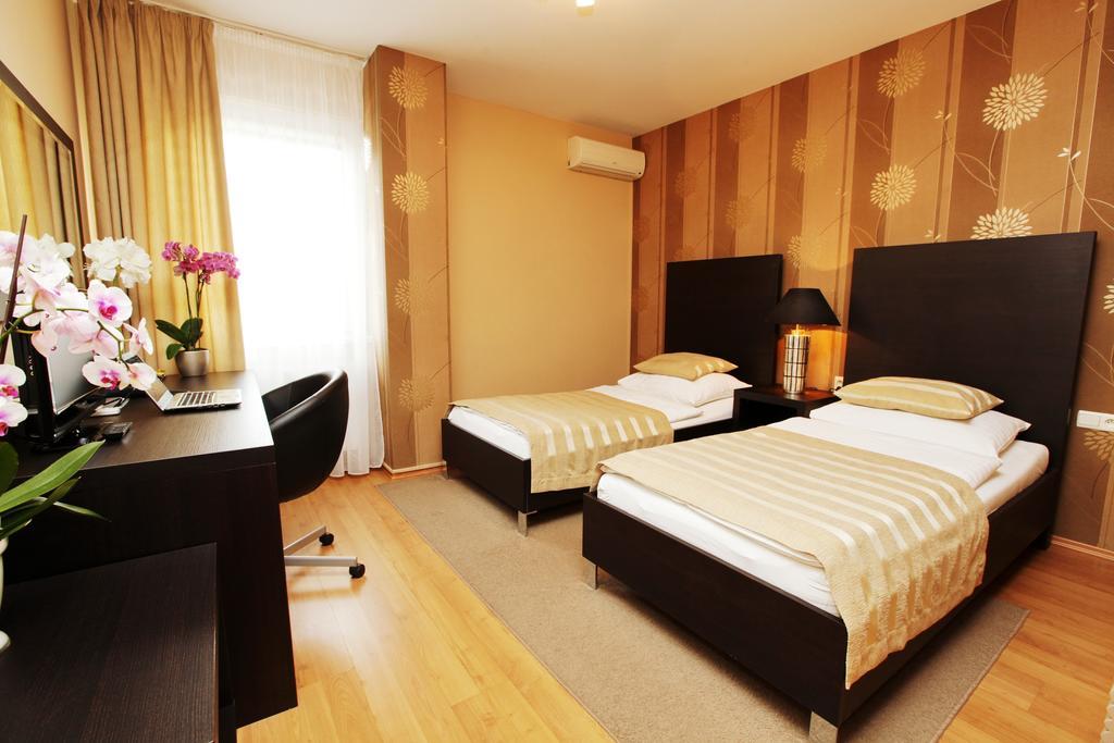 City Hotel Nitra With Free Parking Ruang foto