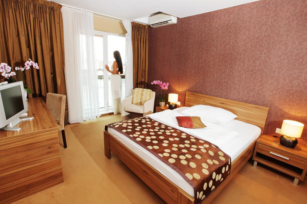 City Hotel Nitra With Free Parking Ruang foto