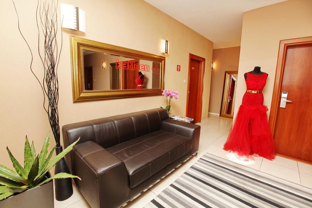 City Hotel Nitra With Free Parking Bagian luar foto