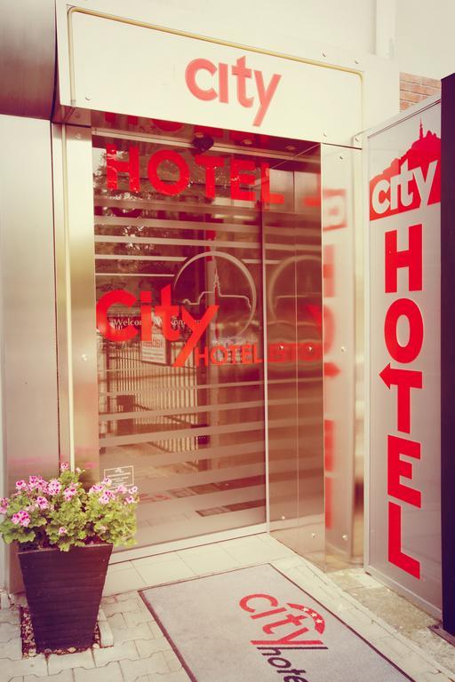 City Hotel Nitra With Free Parking Bagian luar foto