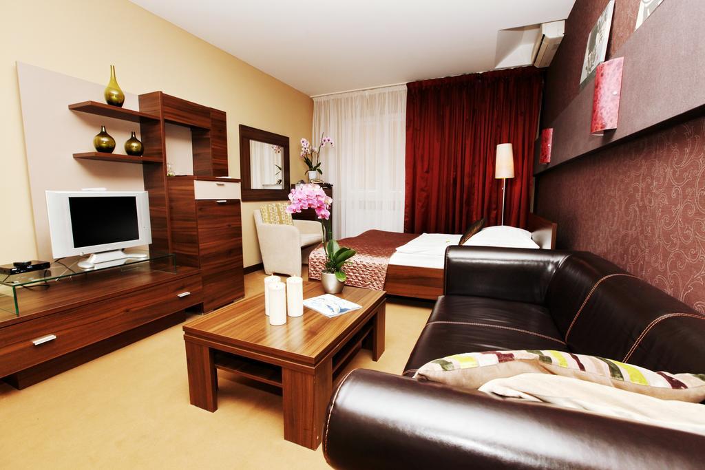 City Hotel Nitra With Free Parking Ruang foto
