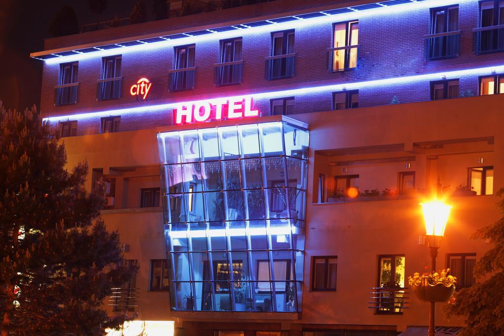 City Hotel Nitra With Free Parking Bagian luar foto