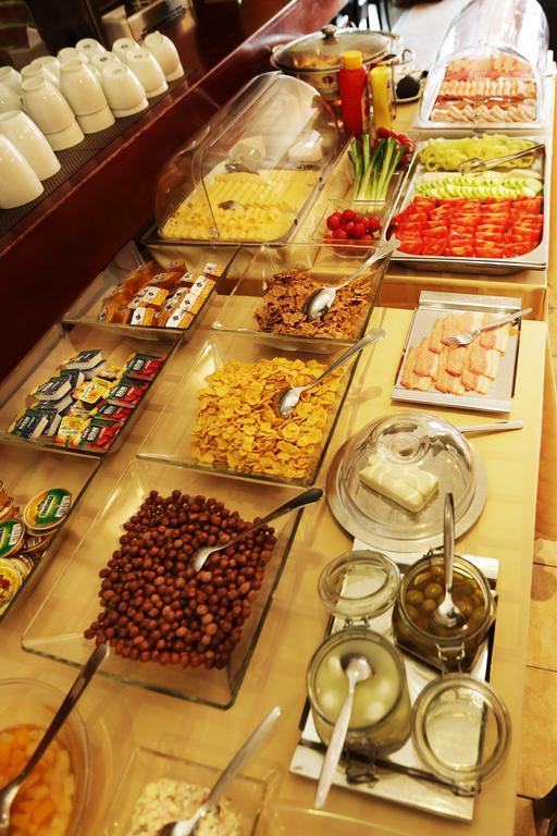 City Hotel Nitra With Free Parking Bagian luar foto