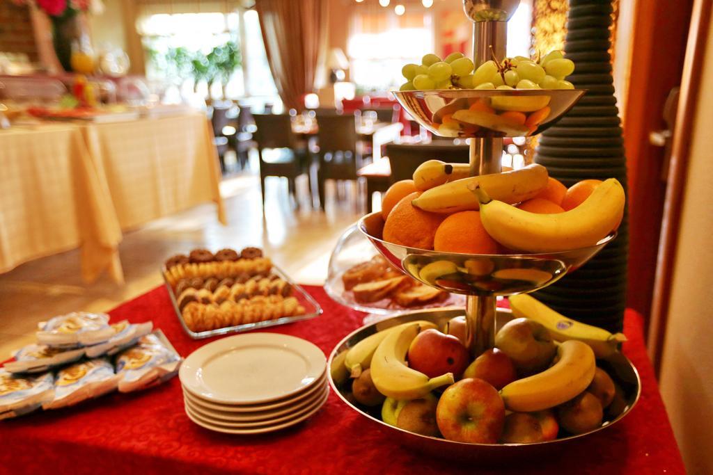 City Hotel Nitra With Free Parking Bagian luar foto