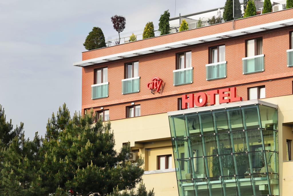 City Hotel Nitra With Free Parking Bagian luar foto