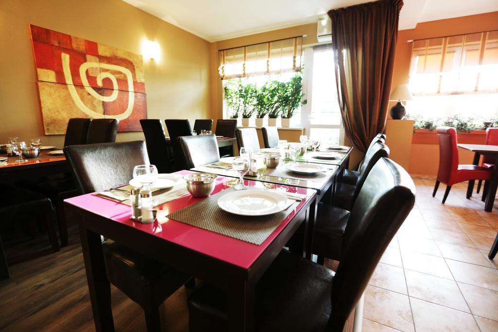 City Hotel Nitra With Free Parking Bagian luar foto