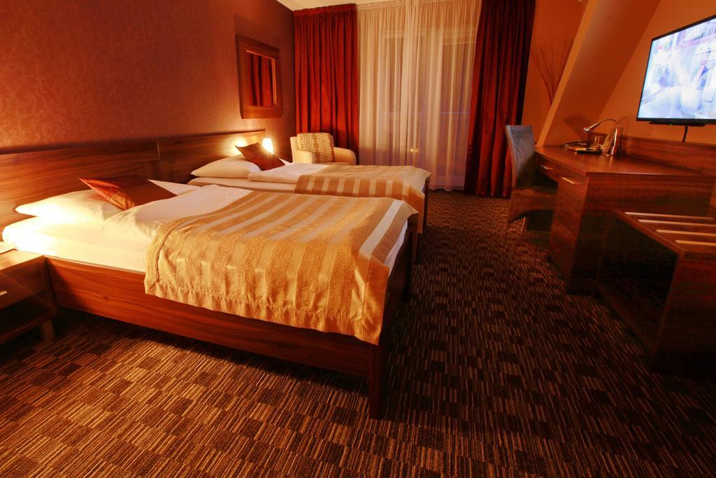 City Hotel Nitra With Free Parking Ruang foto