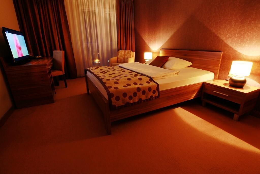 City Hotel Nitra With Free Parking Ruang foto