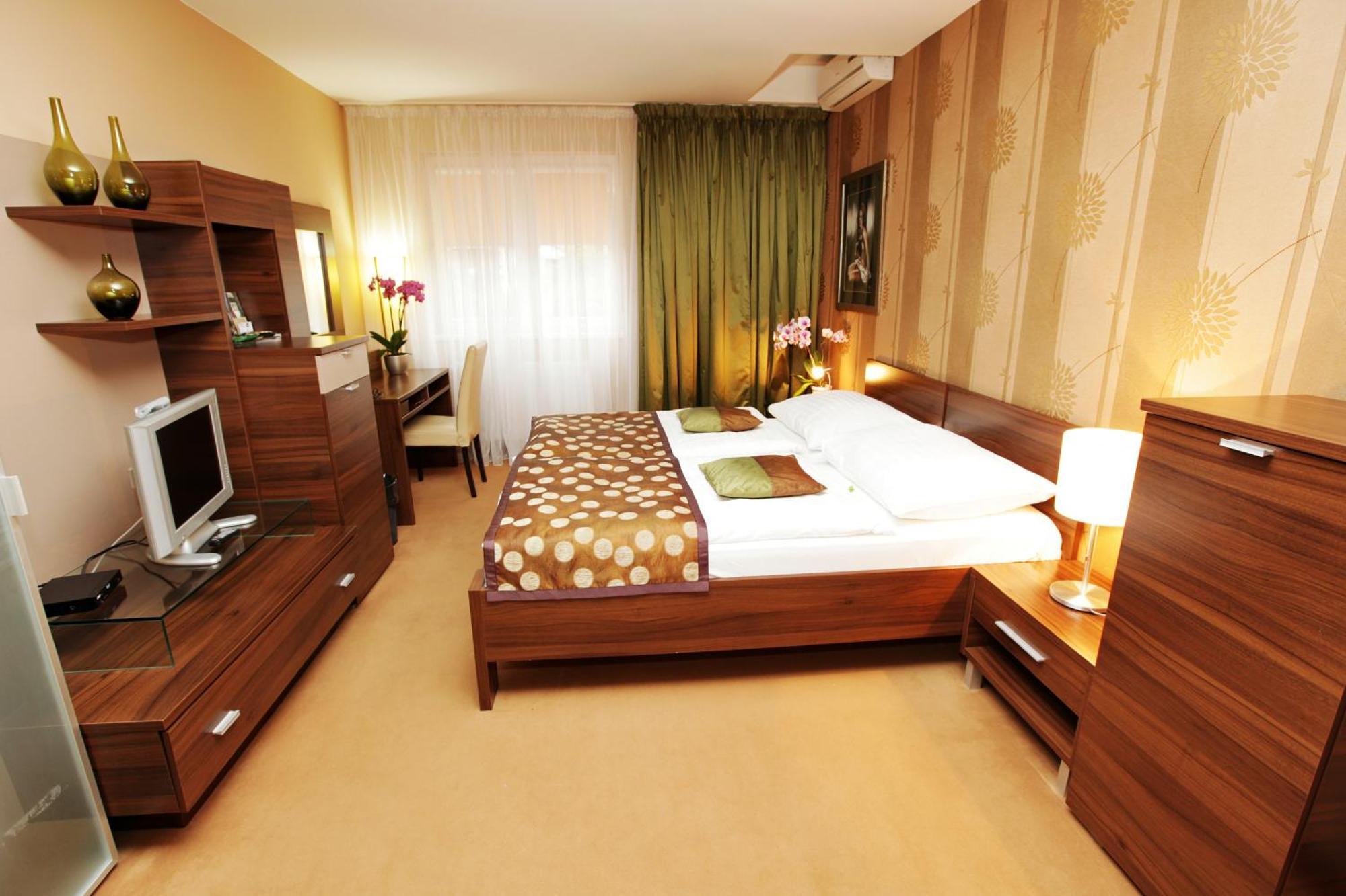 City Hotel Nitra With Free Parking Ruang foto