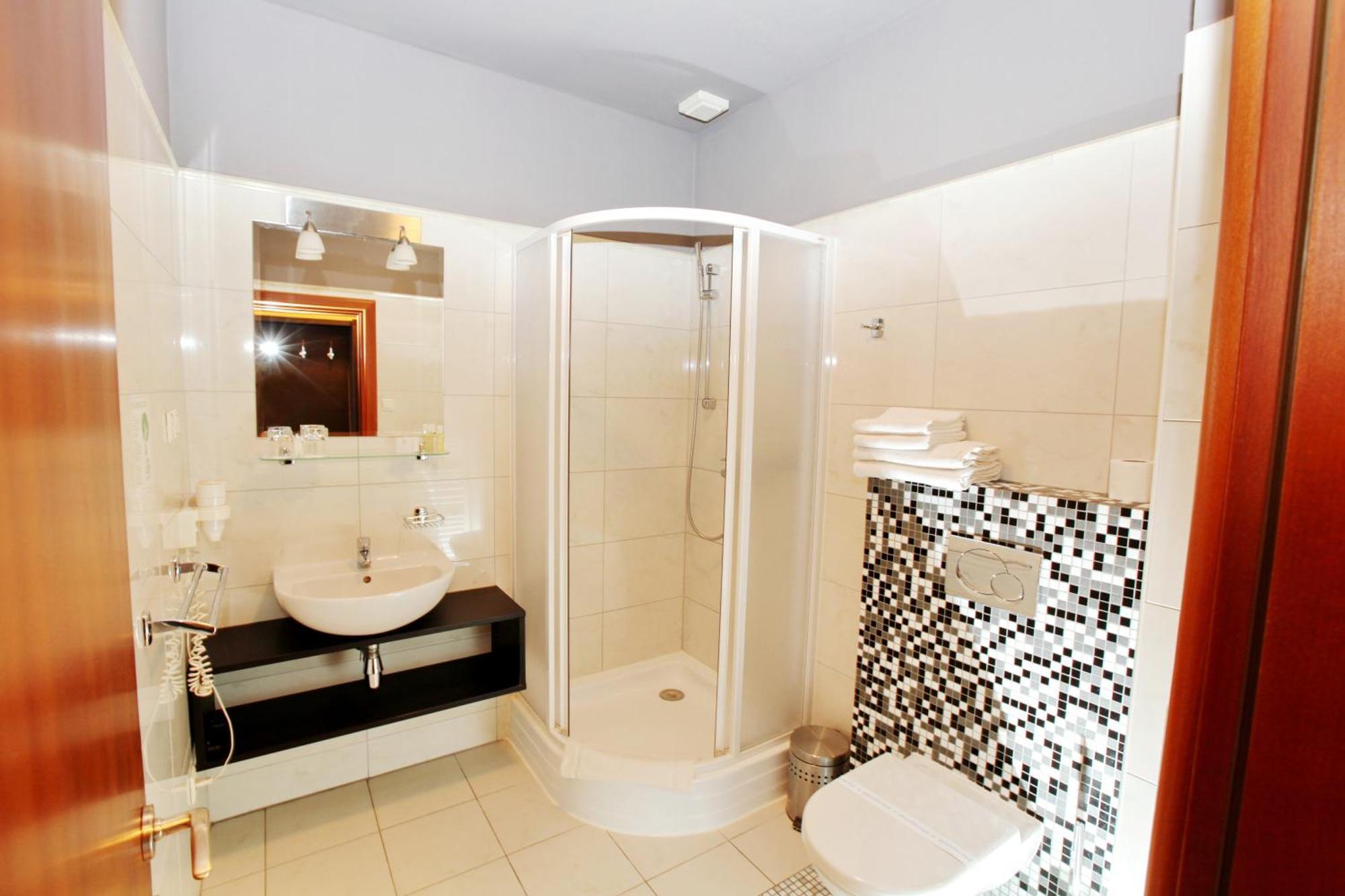 City Hotel Nitra With Free Parking Ruang foto